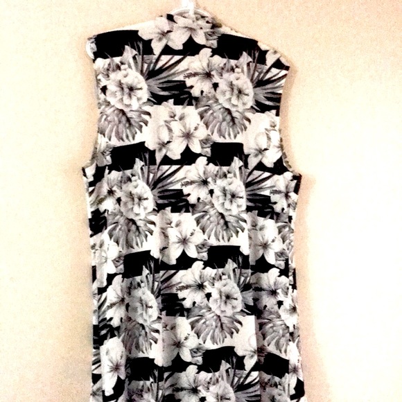 ❇️4/$20 Sleeveless Vest/Coverup - Picture 2 of 5